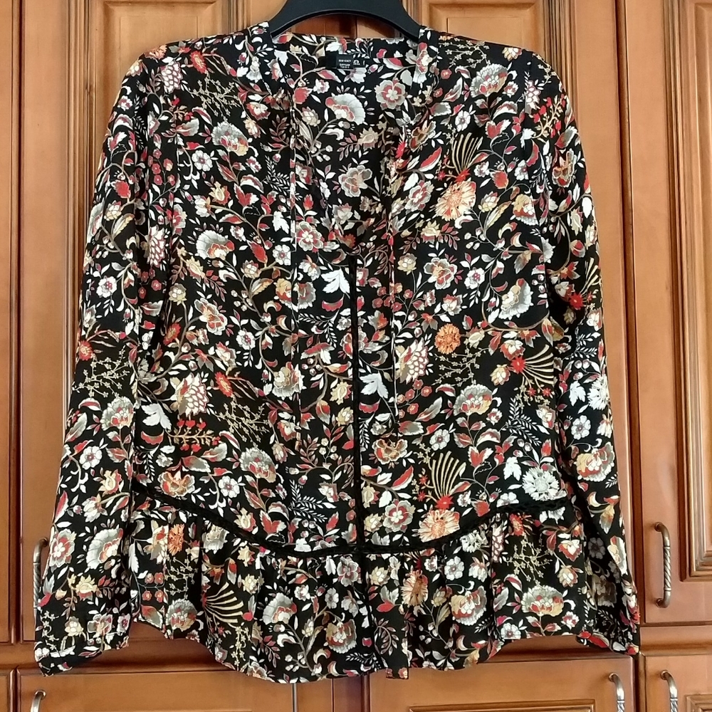 Boho floral ruffle hem top size PM